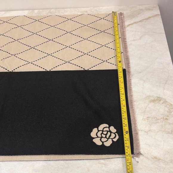 MOBAAK 2025 Autumn-Winter Beige & Black Camellia Scarf Shawl. NWOT - Picture 7 of 8